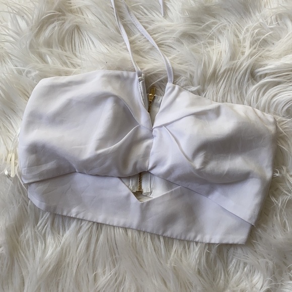 LF Cut Out Cropped Halter - Picture 5 of 8